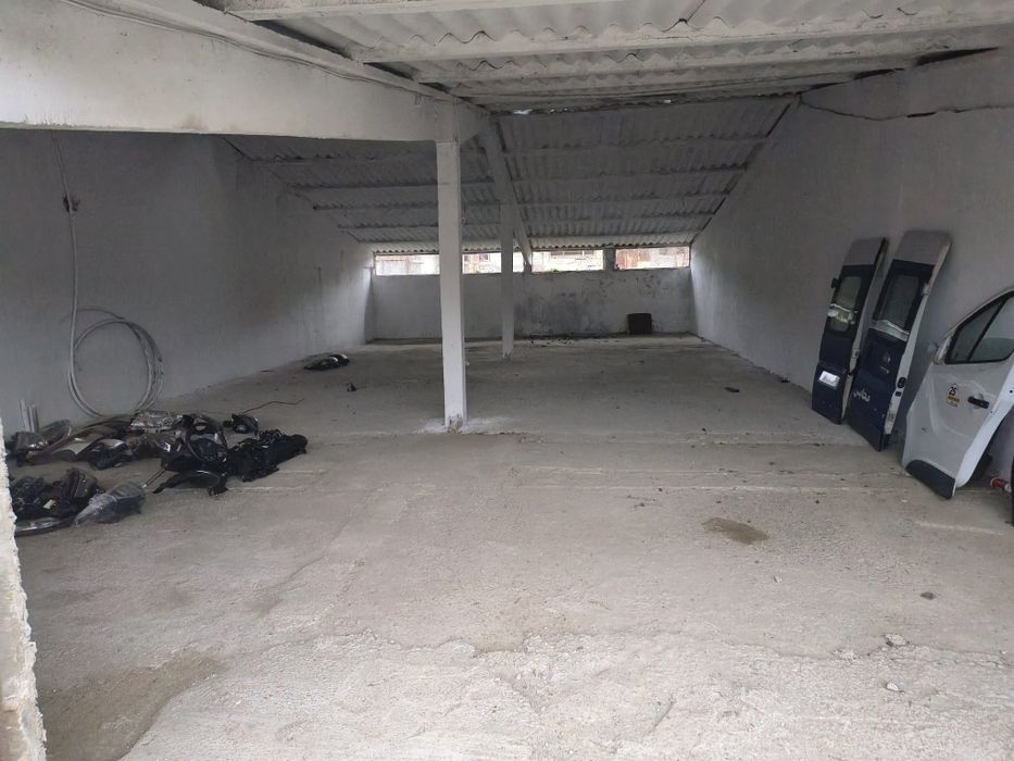 Spatii depozitare ,hala de închiriat  cu curte SI parcare