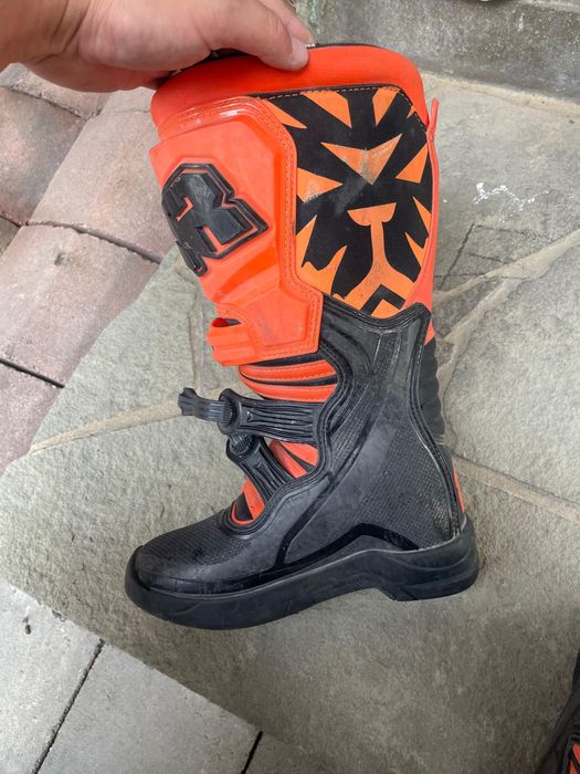 Продам детские мотоботы