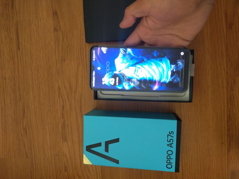 Продаю телефон срочно