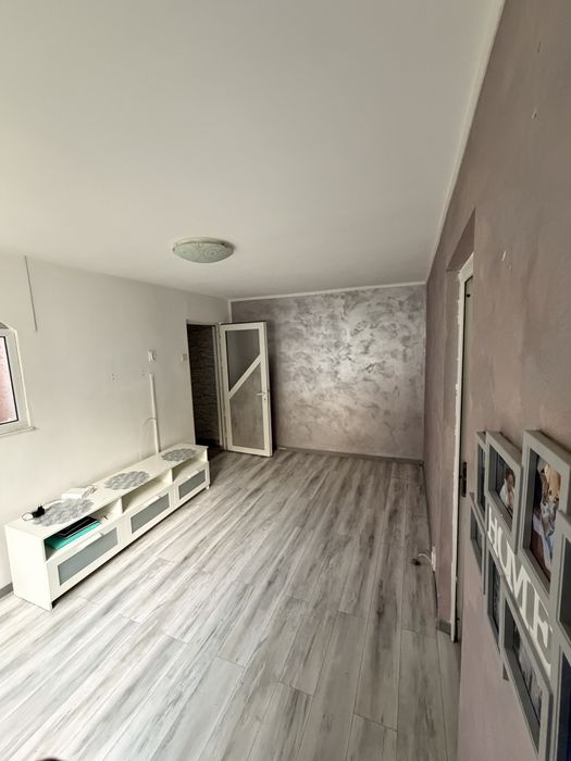 Propietar Apartament 3 Camere , Renovat , Mobilat , Etaj 2 , Ploiesti Vest - Podul Inalt