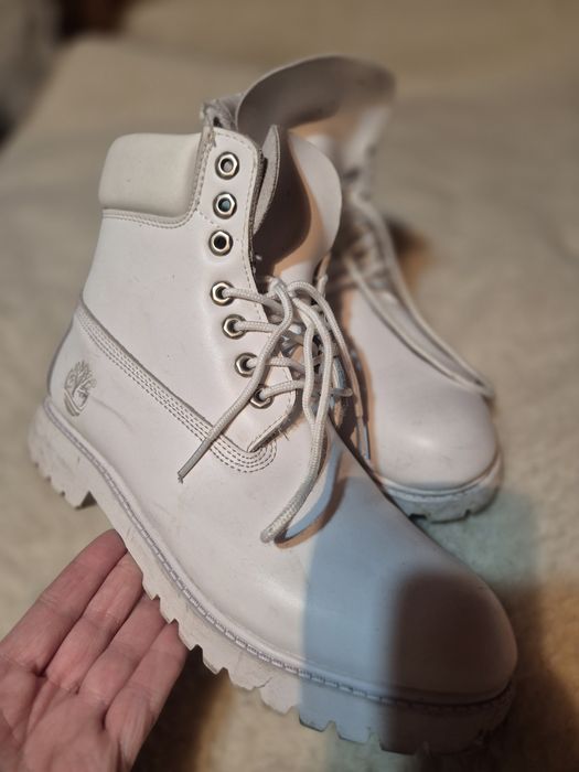 Ghete Timberland din piele premium – alb