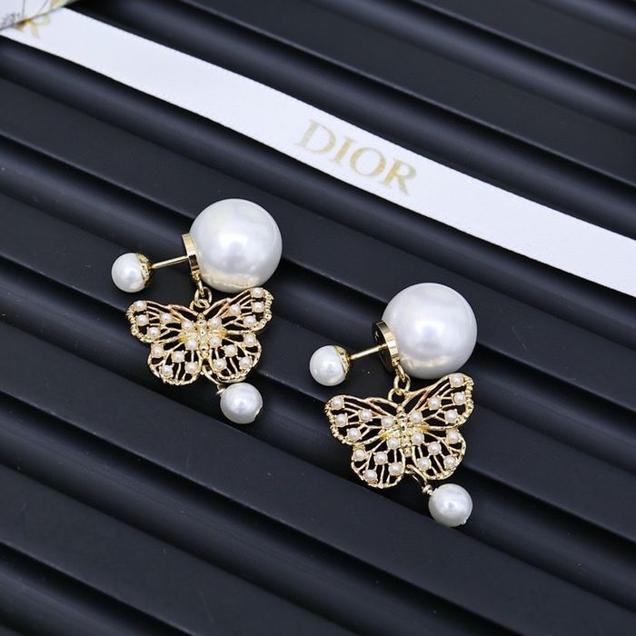 Cercei Christian Dior Tribales au un design delicat cu fluturi aurii decupați, decorați cu perle mici !