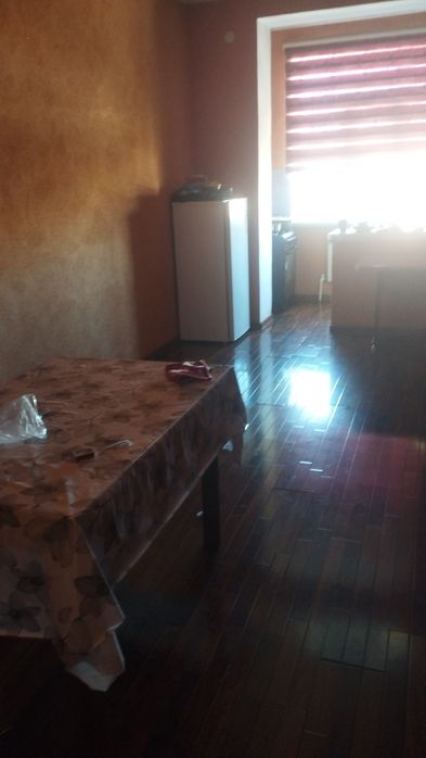 Bazar qasinda uy satiladi