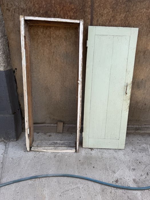 Продам дверь с коробкой