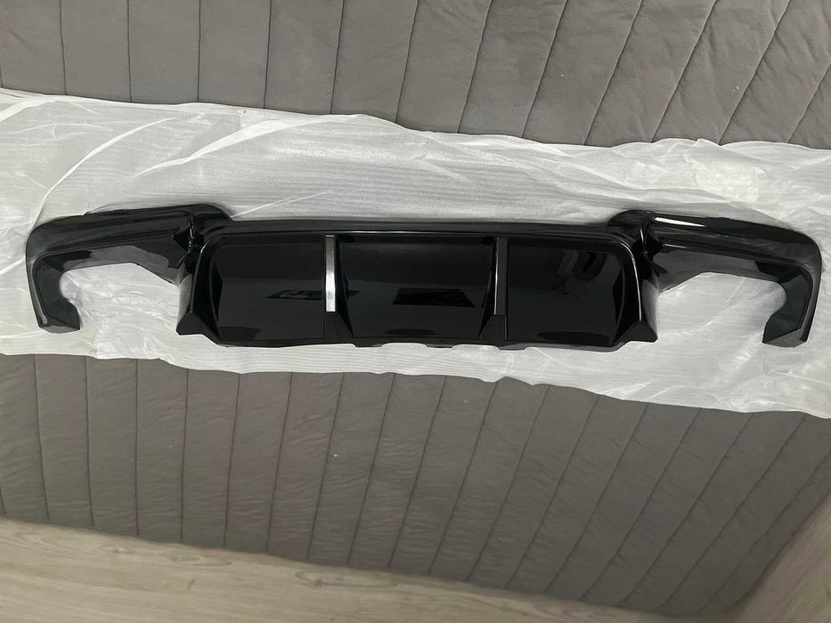 Заден дифузьор черен гланц тип M Performance БМВ Ф10/11 BMW F10/11