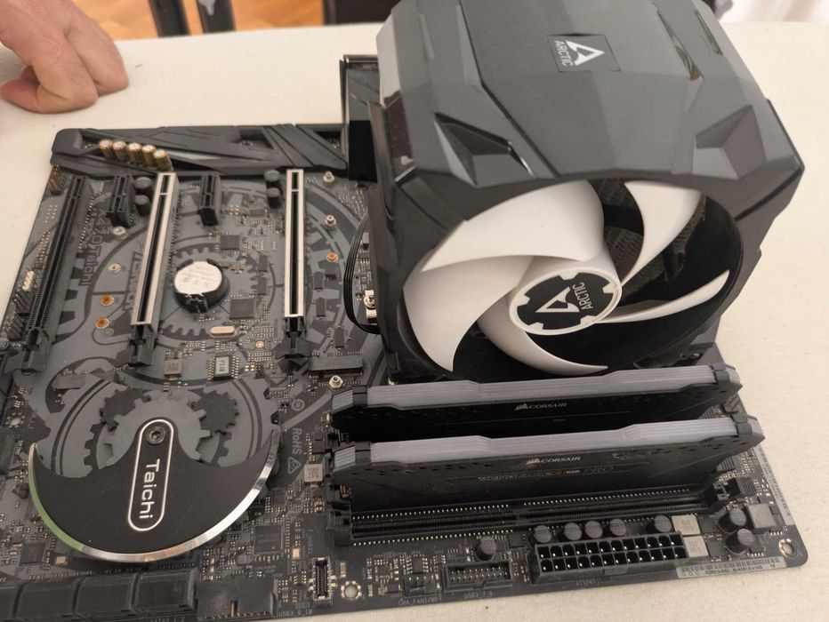 Компютър Asrock X470 Taichi Ryzen 5 3600 GTX 1060 активиран Windows Home