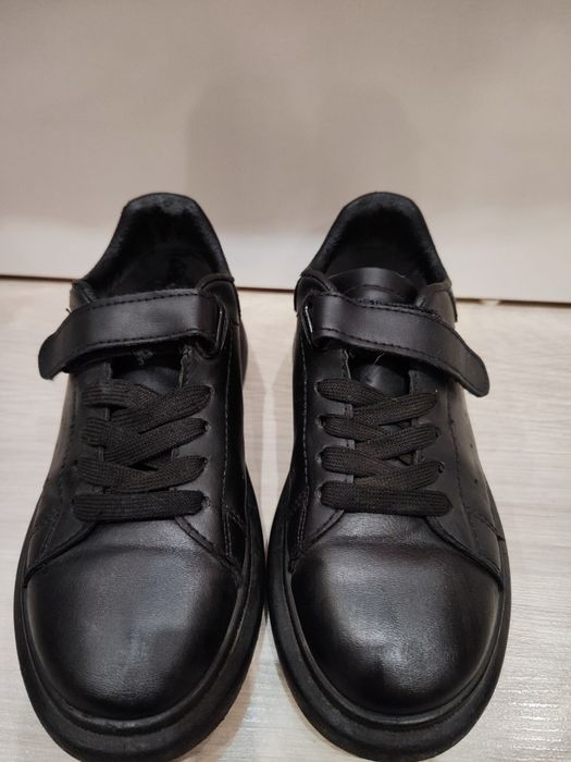 Черни кожени обувки за момиче,34 номер,стелка 21,5 см