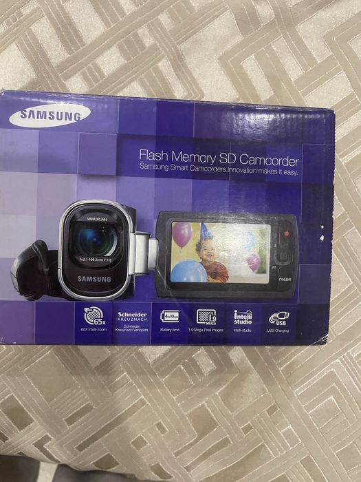 Продам видеокамеру самсунг