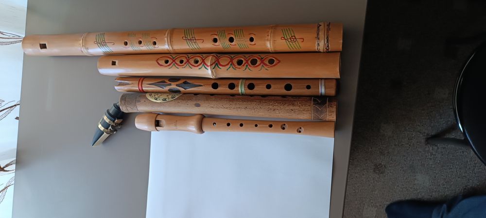 Vând fluiere, quena și bamboo sax