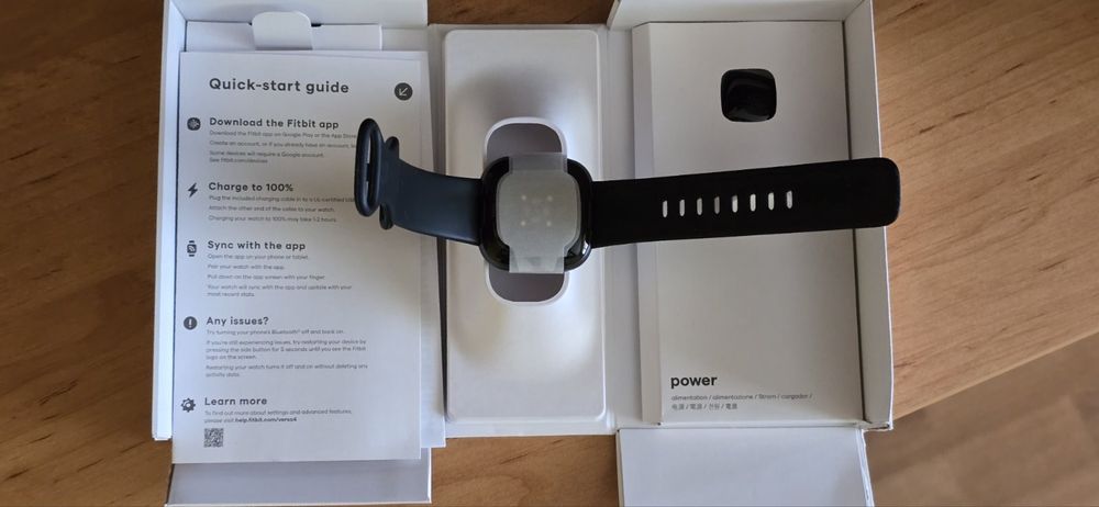 FitBit Versa 4 нов