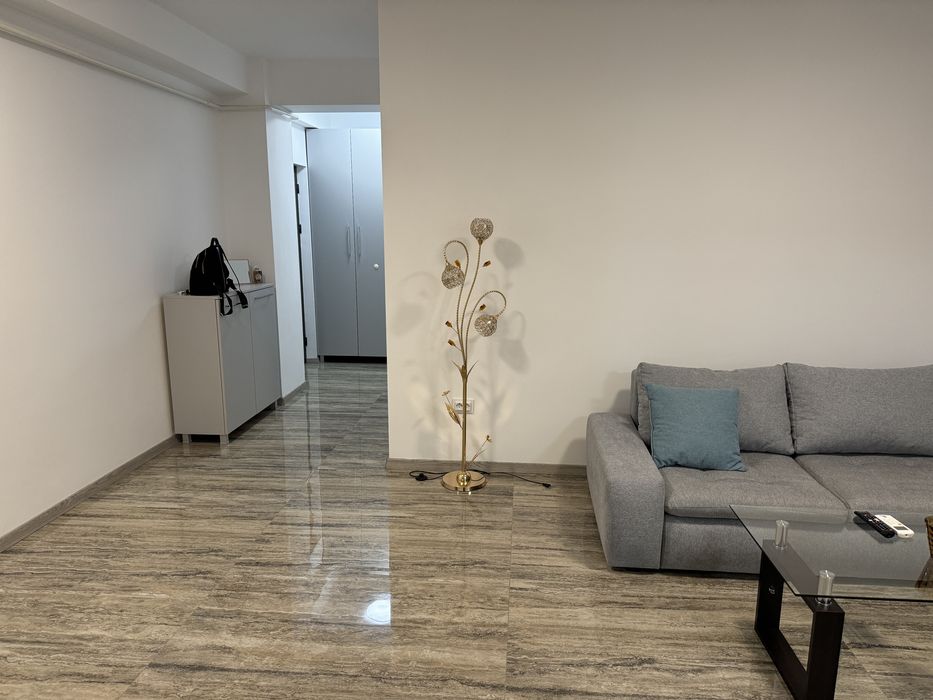 Inchiriez apartament Rovine