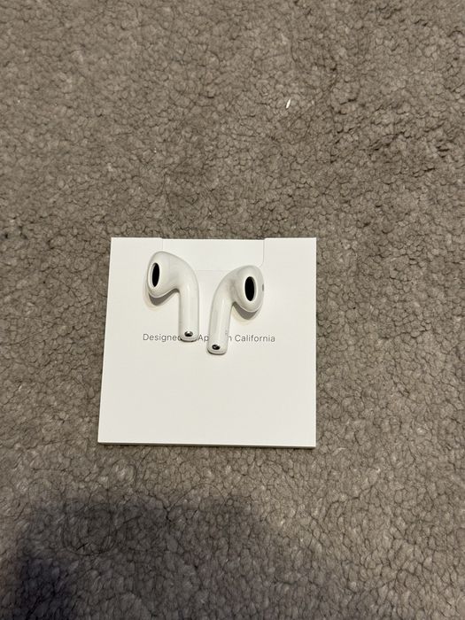 Airpods 4 cu ANC
