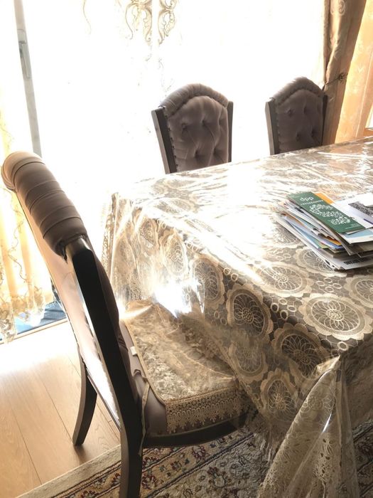 мебель (витрина, комод и стулья)