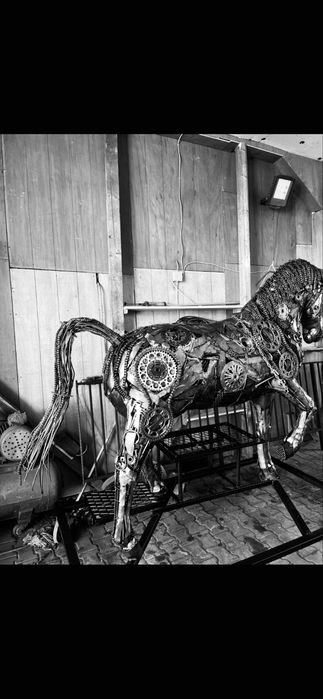 Cal sculptura metal