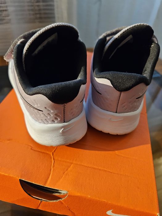 Детски маратонки за момиче