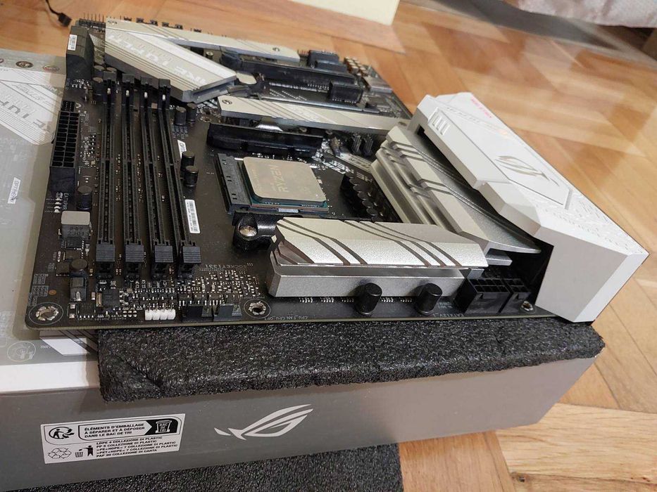 AMD Ryzen 7 5800X3D + Asus Rog Strix B550-A Gaming