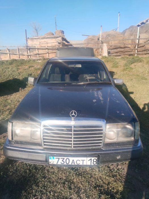 Машина Мерседес 200 Е черный