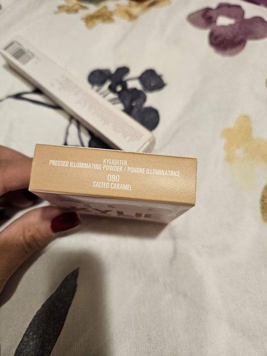 Сет KAYLIE COSMETICS Спирала и хайлайтър