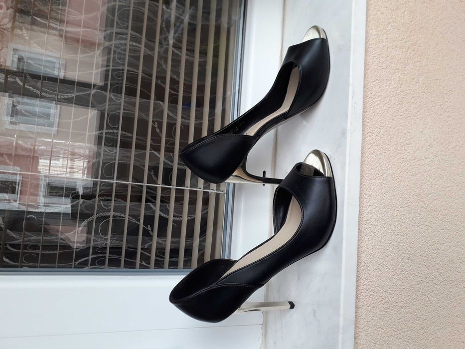 Дамски обувки с висок ток