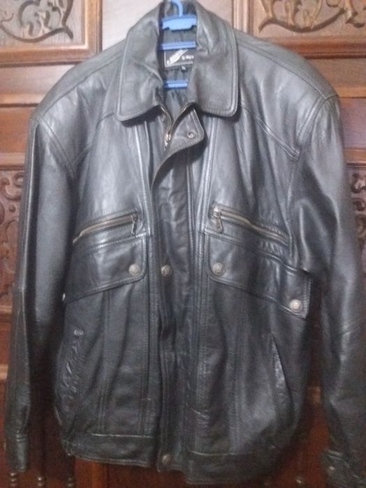 Geaca piele purtata