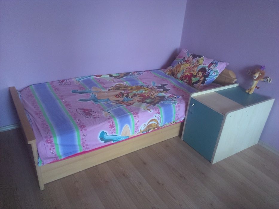 Детско шкафче за дрехи и завивки с две секции