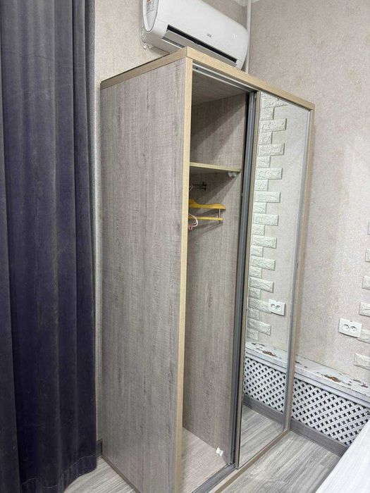 Shkaf arzon narxlarda sotiladi