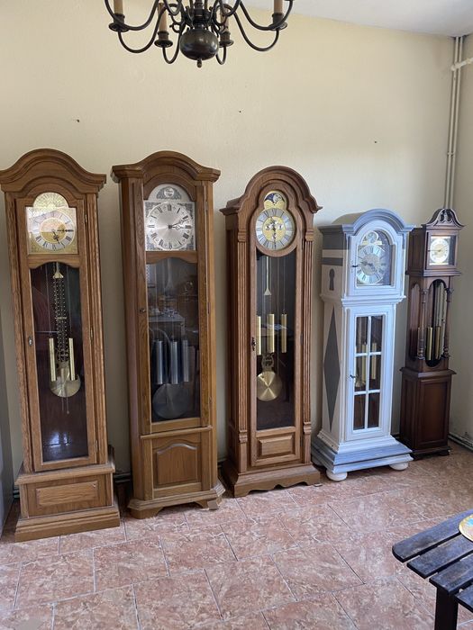 Pendule de pardoseala si de perete va rog cititi anuntul