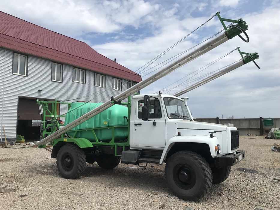 Опрыскиватель на базе Зил 131