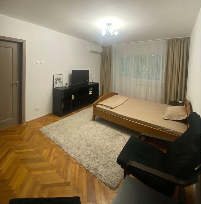 Proprietar, închiriez garsonieră decomandată la 2min de metrou Lujerului