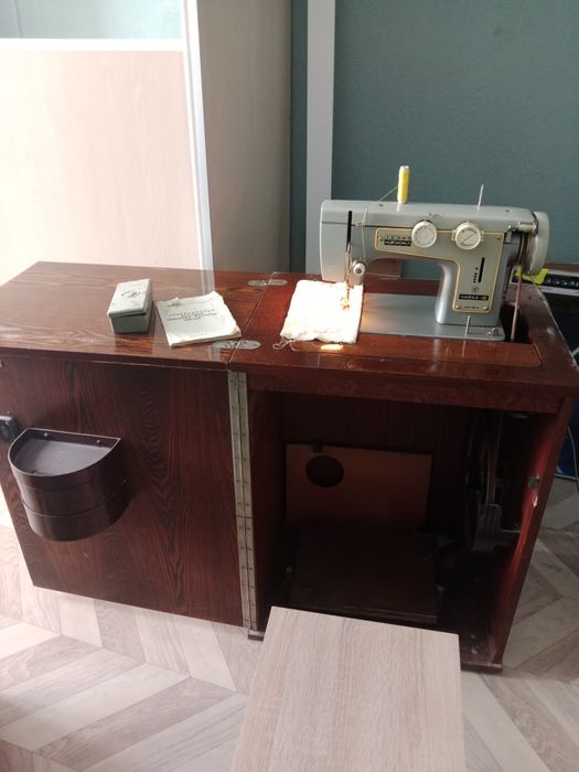 Продам машинку швейную
