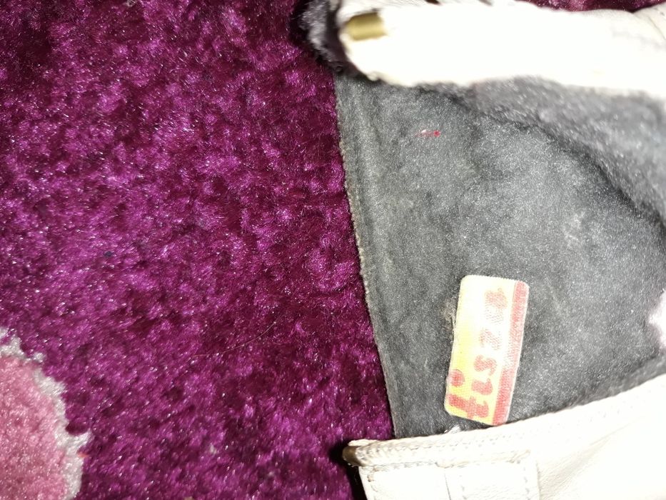 Ghetute bebelusi din piele