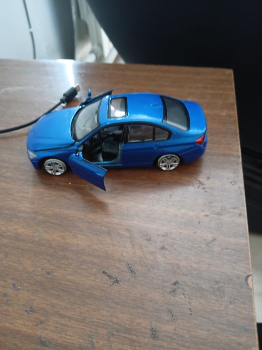 Бмв игрушечная 335i 1:36