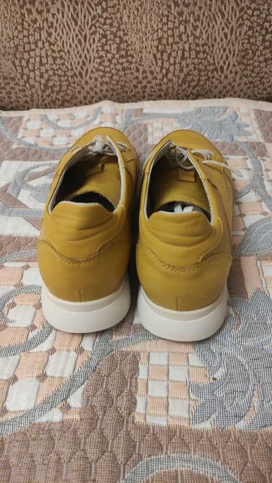 Продам кожаные кроссовки
