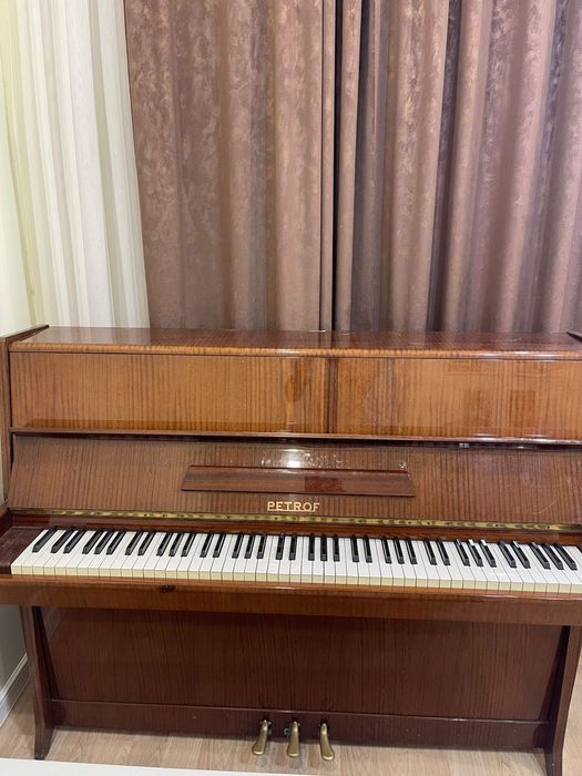 Фортепиано Petrof