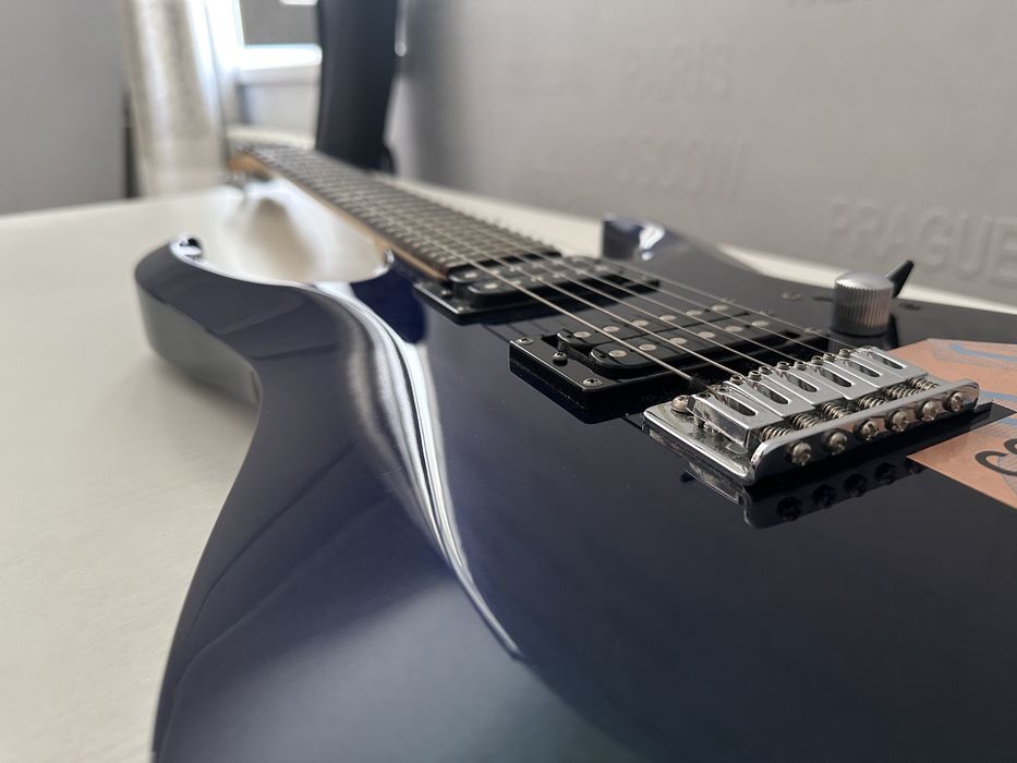 Электрогитара и комбо-усилитель