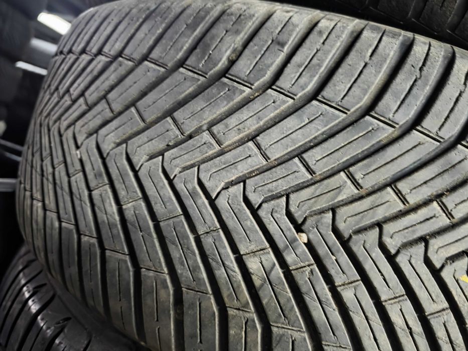 2бр Всесезонни гуми 235 60 16 - Continental