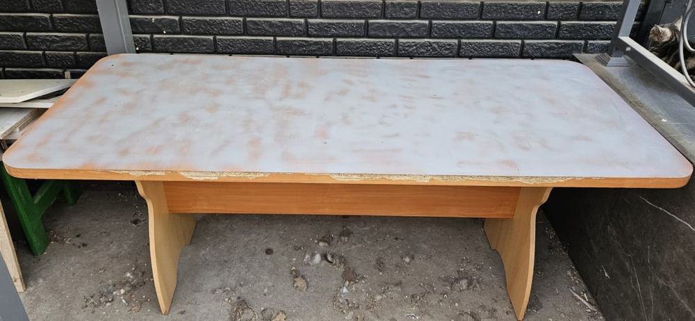 Стол кухонный. Находимся жд вокзал