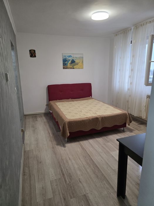 Inchiriez garsoniera