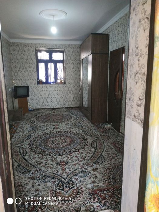 Uy 4,3 sotx sotiladi xamma sharoitlari bor gaz,svet,suv bor 4 xona