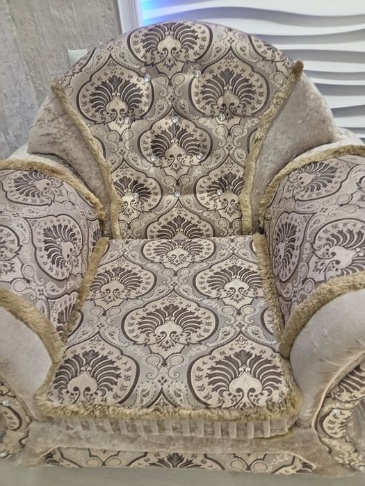 Срочно продам угловой диван.