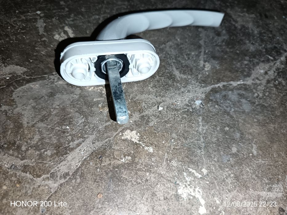 Дръжки за дограма и брави без секрет