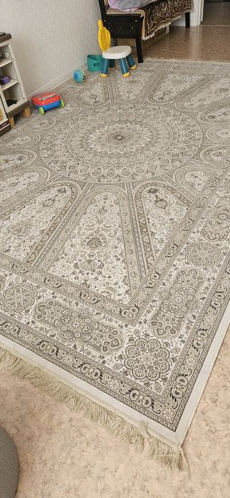 Продам шёлковый ковёр 2,5м*3,5м