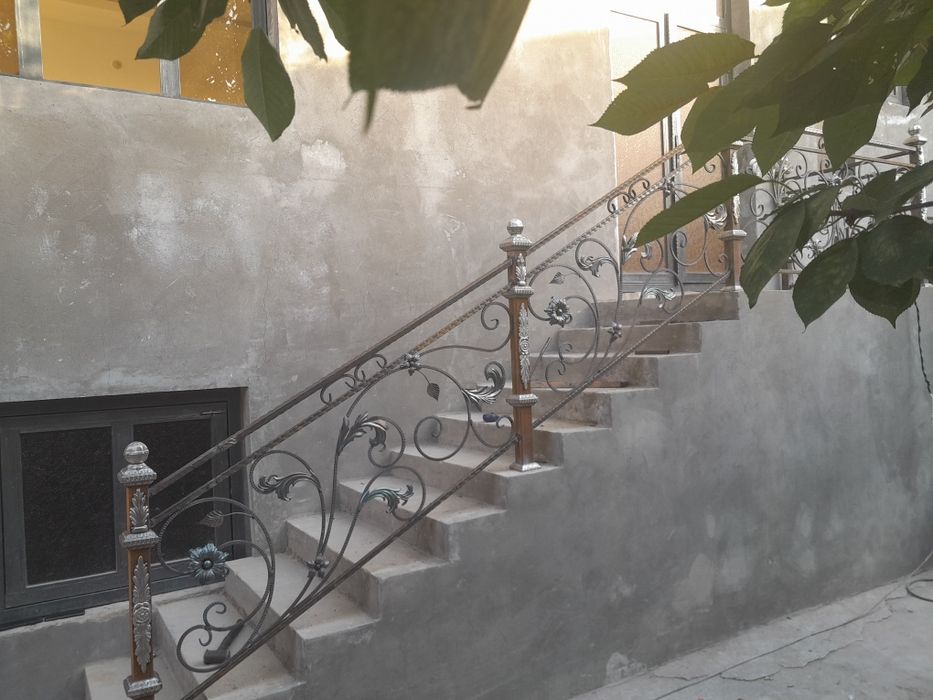 Уй сотилади.  Uy sotiladi.  Дом продаётся.