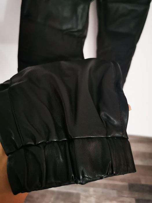 Pantaloni imitație piele, L