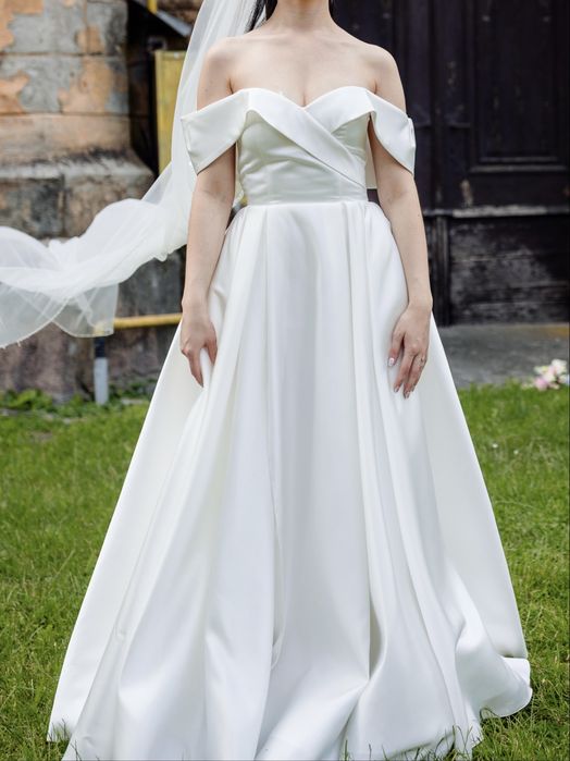Rochie de mireasă Nevista satinată – S/36 – elegantă, cu slit