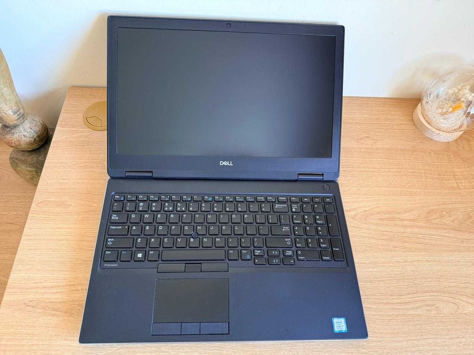 Laptop Workstation Dell Precision 15.6" – i7, 32GB RAM, NVIDIA Quadro 6GB
