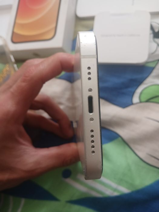 Айфон 12, акб 79, в ремонте не был