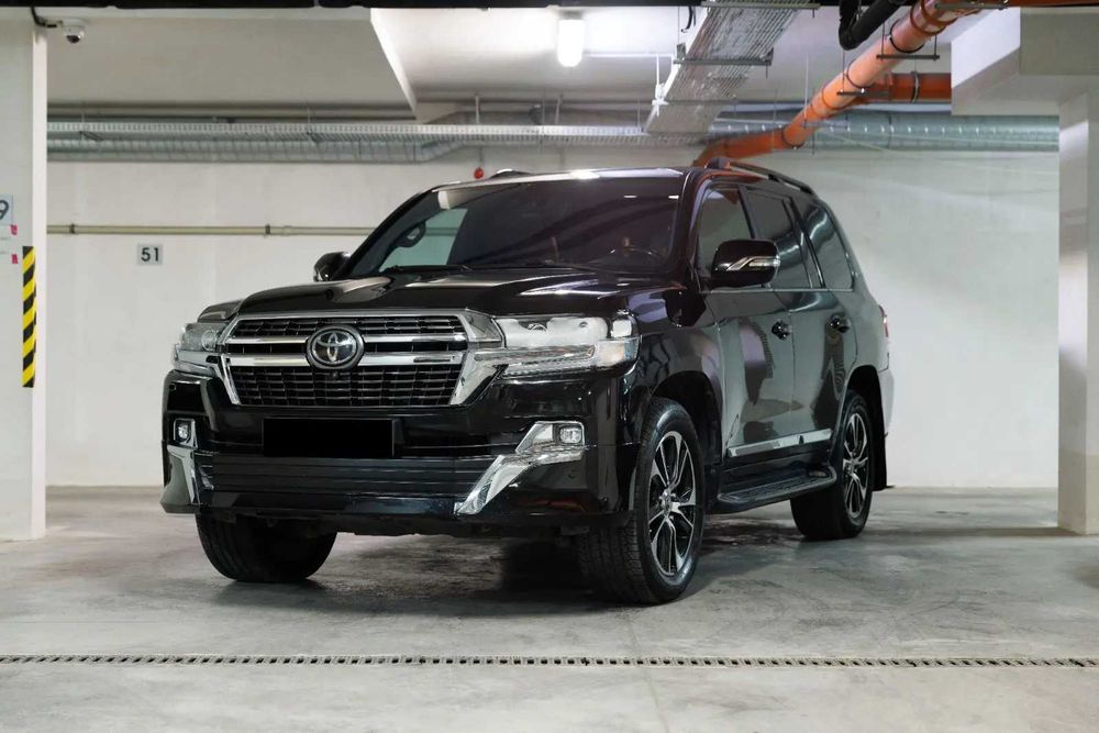 Toyota Land Cruiser 200, V8 - 5.7 L.