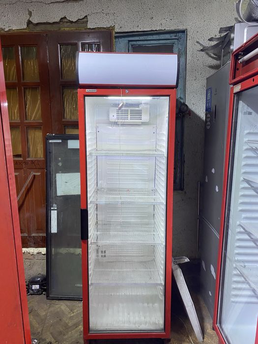 Витрине холодильнике