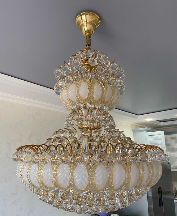 Хрустальная люстра.